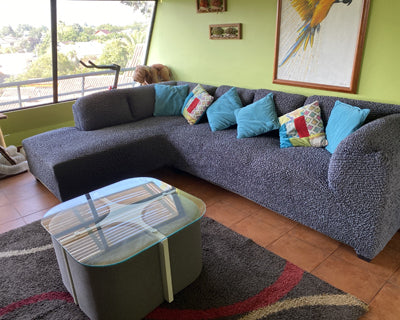 Sofá esquinero, lugar para todos.